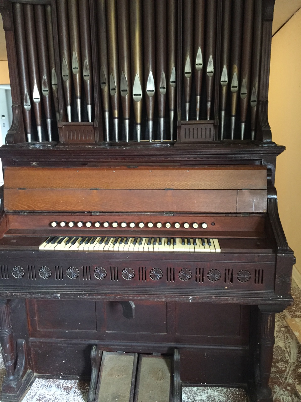 Antique pipe organ InstAppraisal
